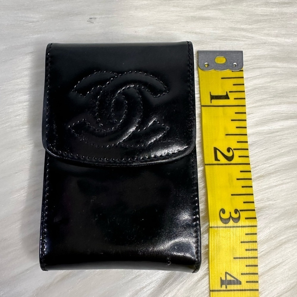 CHANEL cardholder / keyholder patent leather flap pouch in black - Picture 17 of 17